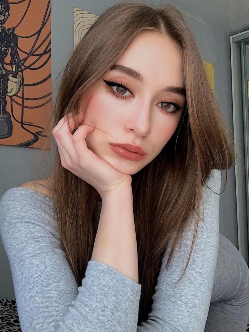 Проститутка Жанна СПб у метро Горьковская, телефон +7(981)285-07-98