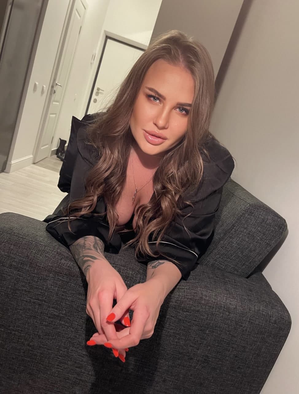 Проститутка Лариса Питера у метро Парк Победы, телефон +79811554285