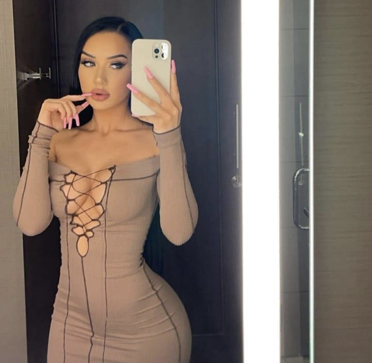 Проститутка Муля СПб у метро Чкаловская, телефон +7(921)946-57-47